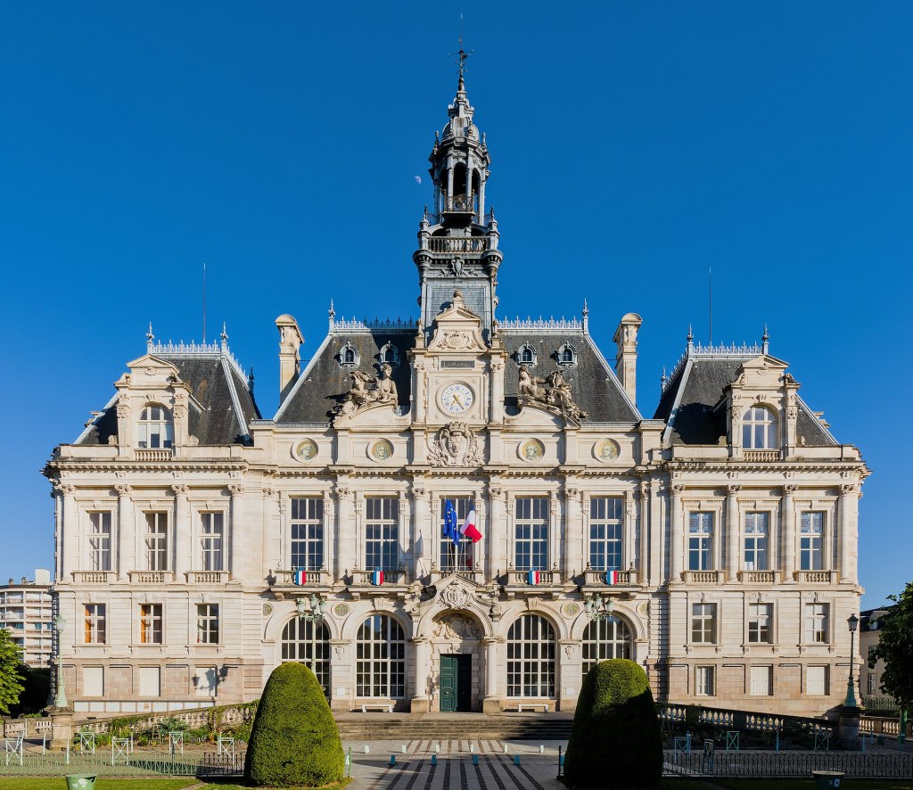 El ayuntamiento de Limoges, inaugurado en 1883, antes del incendio del 17 de octubre de 2026